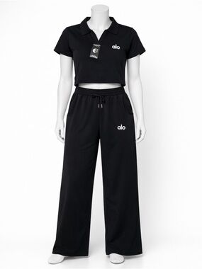 ✨ Chic Black Athleisure 2-Piece Set ✨
